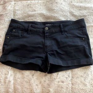 black shorts. size:small
